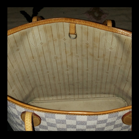 Louis Vuitton Neverfull MM - Picture 9 of 16